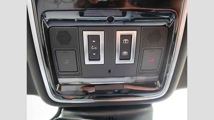 2019 認定中古車 Land Rover Range Rover Velar シリコンシルバー P380 R-DYNAMIC SE