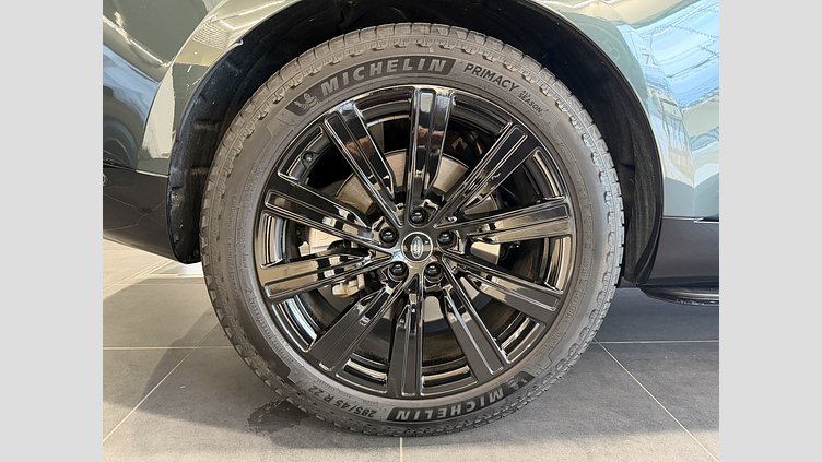 2024 認定中古車 Land Rover Range Rover ベルグレイヴィアグリーン P550 AWD PHEV（AT） スタンダードホイールベース SE