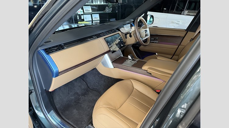 2024 認定中古車 Land Rover Range Rover ベルグレイヴィアグリーン P550 AWD PHEV（AT） スタンダードホイールベース SE
