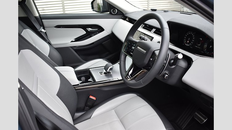 2024 認定中古車 Land Rover Range Rover Evoque トライベッカブルー D200マイルドハイブリッド（ディーゼル） Standard Wheelbase DYNAMIC SE