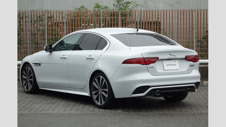 2019 認定中古車 Jaguar XE ユーロンホワイト P250 RWD AUTOMATIC 4 door Saloon R-DYNAMIC SE
