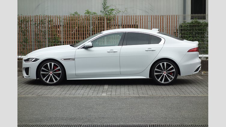 2019 認定中古車 Jaguar XE ユーロンホワイト P250 RWD AUTOMATIC 4 door Saloon R-DYNAMIC SE