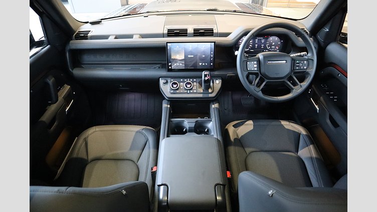 2024 認定中古車 Land Rover Defender 130 セドナレッド D350 ディーゼルマイルドハイブリッド Outbound