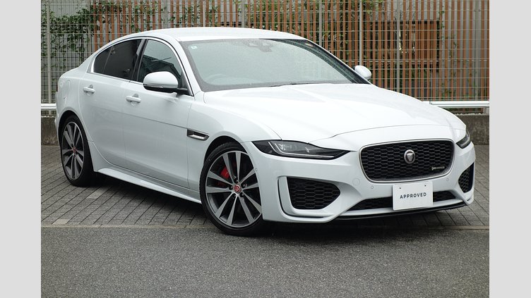 2019 認定中古車 Jaguar XE ユーロンホワイト P250 RWD AUTOMATIC 4 door Saloon R-DYNAMIC SE