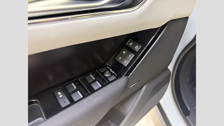 2025 Begagnad Land Rover Range Rover Velar Arroios Grey (grå) P400e Bensin Plug-in Elhybrid Kort hjulbas (SWB) Dynamic SE