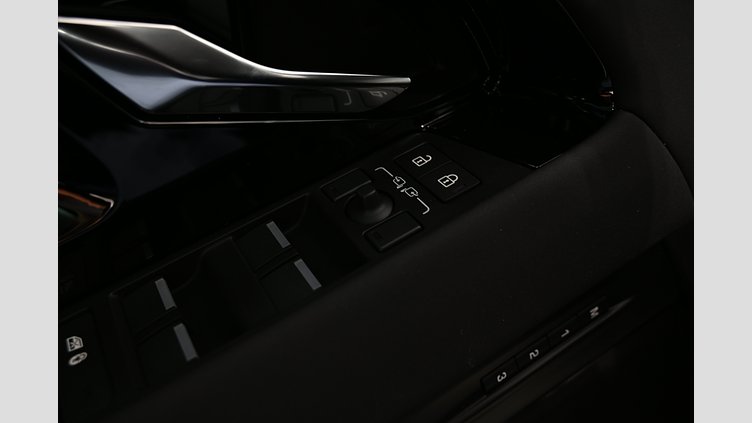 2026 Begagnad Land Rover Range Rover Evoque Corinthian Bronze AWD D200 MHEV Hoxton Edition