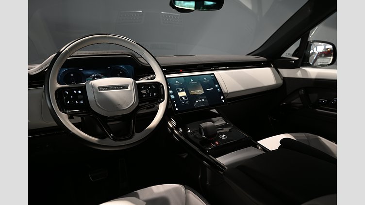 2025 Begagnad Land Rover Range Rover Velar Eiger Grey AWD P460e Dynamic SE