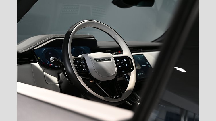 2025 Begagnad Land Rover Range Rover Velar Eiger Grey AWD P460e Dynamic SE