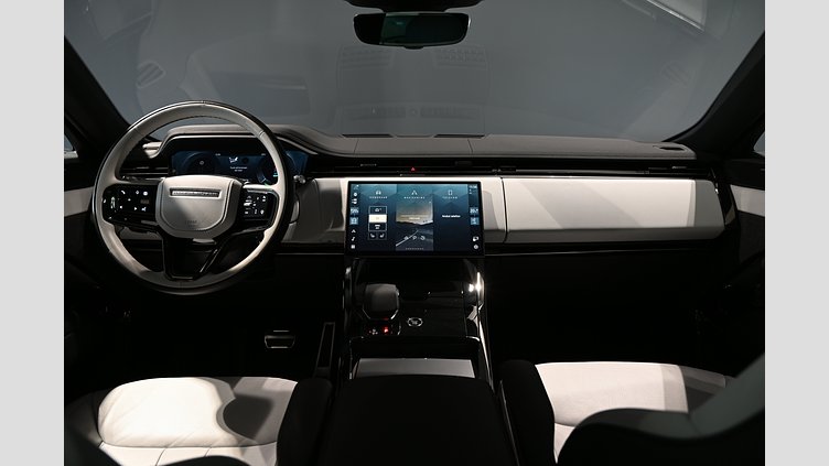 2025 Begagnad Land Rover Range Rover Velar Eiger Grey AWD P460e Dynamic SE