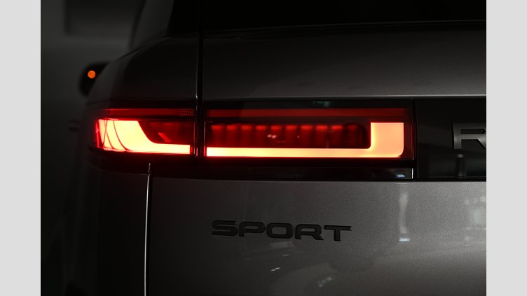 2025 Begagnad Land Rover Range Rover Velar Eiger Grey AWD P460e Dynamic SE