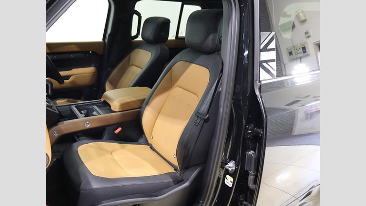 2023 認定中古車 Land Rover Defender 110 サントリーニブラック D300 AWD（AT） X
