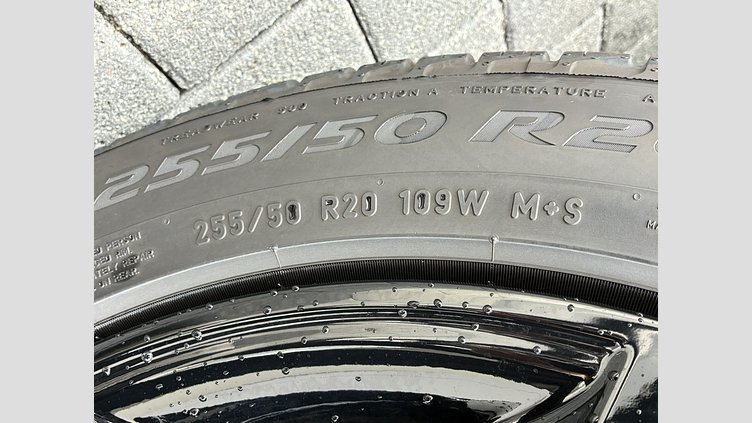 2025 認定中古車 Land Rover Range Rover Velar アロイオスグレイ P400eプラグインハイブリッド（ガソリン） スタンダードホイールベース Autobiography