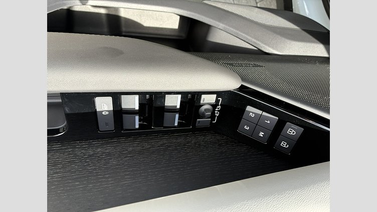 2025 認定中古車 Land Rover Range Rover Velar アロイオスグレイ P400eプラグインハイブリッド（ガソリン） スタンダードホイールベース Autobiography