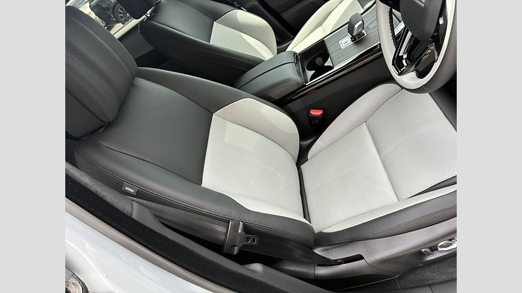 2025 認定中古車 Land Rover Range Rover Velar アロイオスグレイ P400eプラグインハイブリッド（ガソリン） スタンダードホイールベース Autobiography