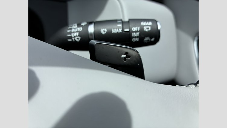 2025 認定中古車 Land Rover Range Rover Velar アロイオスグレイ P400eプラグインハイブリッド（ガソリン） スタンダードホイールベース Autobiography