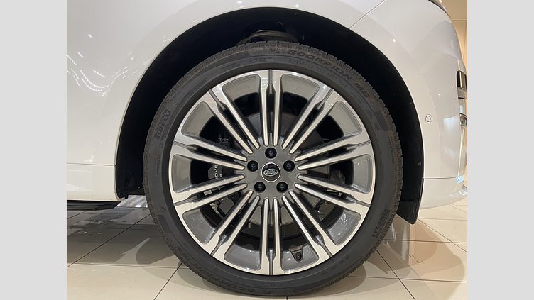 2024 認定中古車 Land Rover Range Rover Sport オストゥーニパールホワイト P550eプラグインハイブリッド（ガソリン） スタンダードホイールベース Autobiography