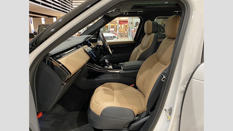 2024 認定中古車 Land Rover Range Rover Sport オストゥーニパールホワイト P550eプラグインハイブリッド（ガソリン） スタンダードホイールベース Autobiography