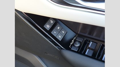 Range Rover Velar 23
