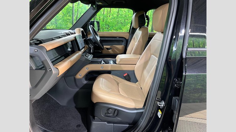 2025 認定中古車 Land Rover Defender 110 サントリーニブラック D350 ディーゼルマイルドハイブリッド X-Dynamic HSE