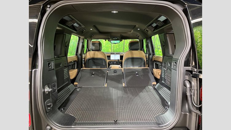 2025 認定中古車 Land Rover Defender 110 サントリーニブラック D350 ディーゼルマイルドハイブリッド X-Dynamic HSE