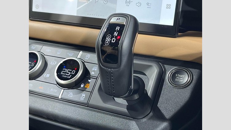 2025 認定中古車 Land Rover Defender 110 サントリーニブラック D350 ディーゼルマイルドハイブリッド X-Dynamic HSE