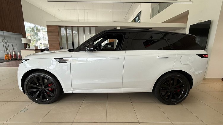 2026 Novo vozilo Land Rover Range Rover Sport Ostuni Pearl White P460e Petrol Plug-in Hybrid Dynamic SE