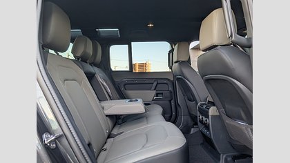 Defender 110 17