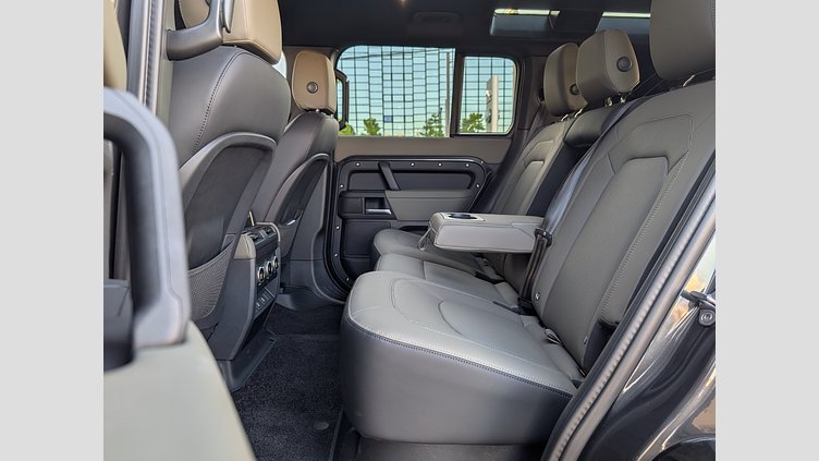 2025 認定中古車 Land Rover Defender 110 カルパチアングレイ D350 ディーゼルマイルドハイブリッド X-Dynamic SE