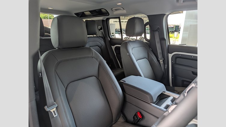 2025 認定中古車 Land Rover Defender 110 フジホワイト D350 ディーゼルマイルドハイブリッド S