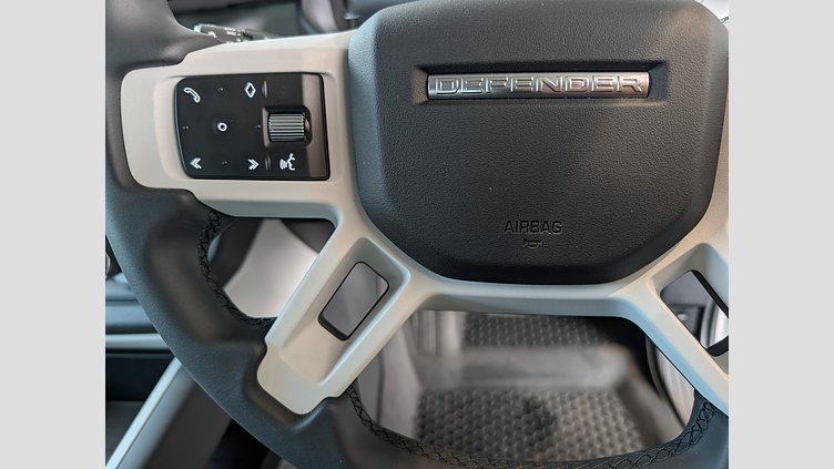 2025 認定中古車 Land Rover Defender 110 フジホワイト D350 ディーゼルマイルドハイブリッド S