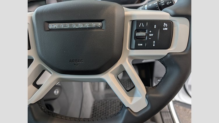 2025 認定中古車 Land Rover Defender 110 フジホワイト D350 ディーゼルマイルドハイブリッド S