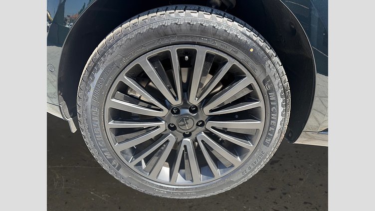 2025 Approved Land Rover Range Rover British Racing Green P550e Petrol Plug-in Hybrid Standard Wheelbase SV