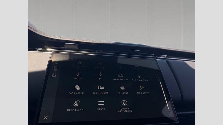2025 Approved Land Rover Range Rover British Racing Green P550e Petrol Plug-in Hybrid Standard Wheelbase SV