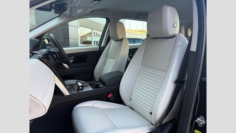 2024 認定中古車 Land Rover Discovery Sport サントリーニブラック D200マイルドハイブリッド（ディーゼル） 標準ホイール S
