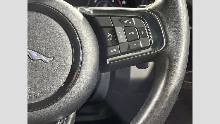 2018 認定中古車 Jaguar E-Pace サントリーニ ブラック D180 オートマチック全輪駆動 R-DYNAMIC S
