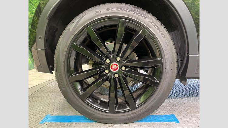 2018 認定中古車 Jaguar E-Pace サントリーニ ブラック D180 オートマチック全輪駆動 R-DYNAMIC S