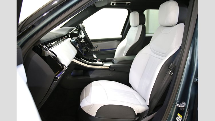 2025 認定中古車 Land Rover Range Rover Sport ジオラグリーン P550eプラグインハイブリッド（ガソリン） Dynamic SE