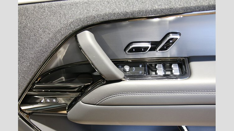 2025 認定中古車 Land Rover Range Rover Sport ジオラグリーン P550eプラグインハイブリッド（ガソリン） Dynamic SE