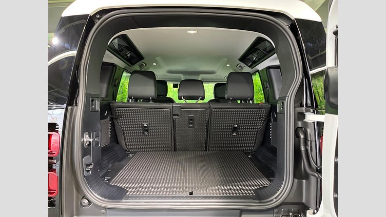 2025 認定中古車 Land Rover Defender 110 フジホワイト D350 ディーゼルマイルドハイブリッド S
