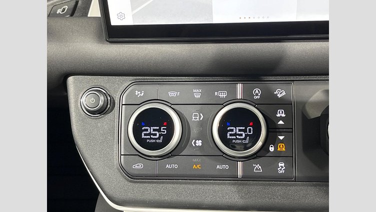 2025 認定中古車 Land Rover Defender 110 フジホワイト D350 ディーゼルマイルドハイブリッド S