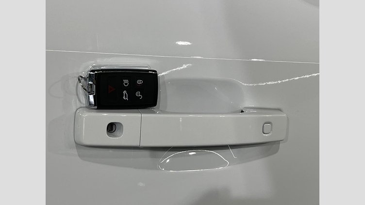 2025 認定中古車 Land Rover Defender 110 フジホワイト D350 ディーゼルマイルドハイブリッド S