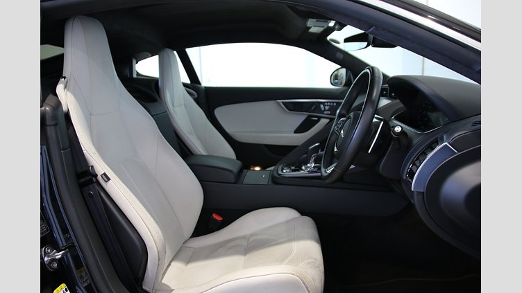 2021 認定中古車 Jaguar F-Type サントリーニブラック P380 オートマチック 後輪駆動 F-TYPEクーペ R-DYNAMIC