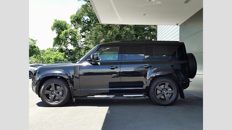 2023 認定中古車 Land Rover Defender 110 サントリーニブラック D300 AWD（AT） X-DYNAMIC SE
