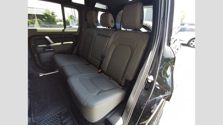 2023 認定中古車 Land Rover Defender 110 サントリーニブラック D300 AWD（AT） X-DYNAMIC SE