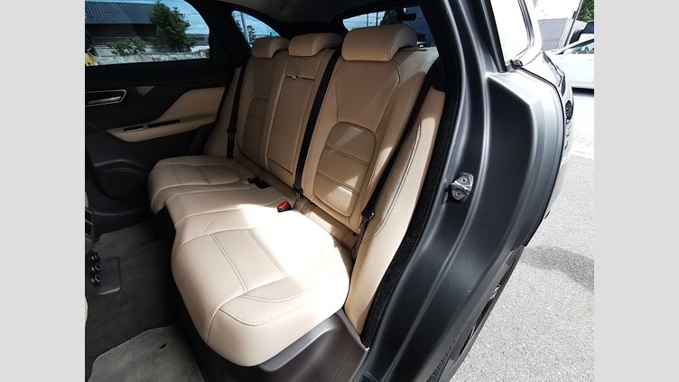 2018 認定中古車 Jaguar F-Pace Loire Blue 2.0 litre i4D Diesel プレステージ