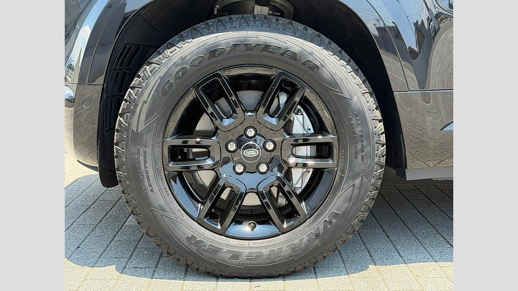 2024 認定中古車 Land Rover Defender 110 サントリーニブラック D300 AWD（AT） X-DYNAMIC SE