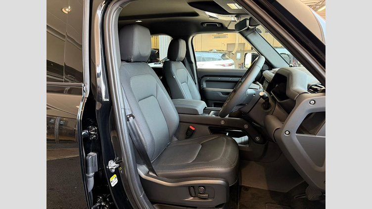 2024 認定中古車 Land Rover Defender 110 サントリーニブラック D300 AWD（AT） X-DYNAMIC SE