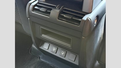Defender 110 8