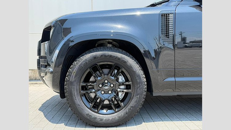 2024 認定中古車 Land Rover Defender 110 サントリーニブラック D300 AWD（AT） X-DYNAMIC SE