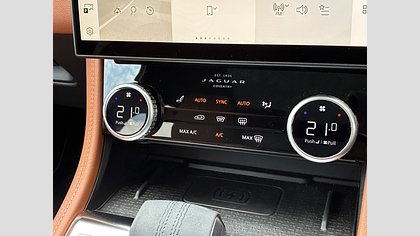 F-Pace 39